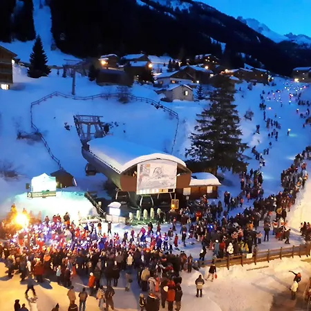 Apartment Pour 4 Personnes Avec Balcon, A 2 Pas Des Pistes Et Commerces, Coeur De Station, Modane - Fr-1-265-224